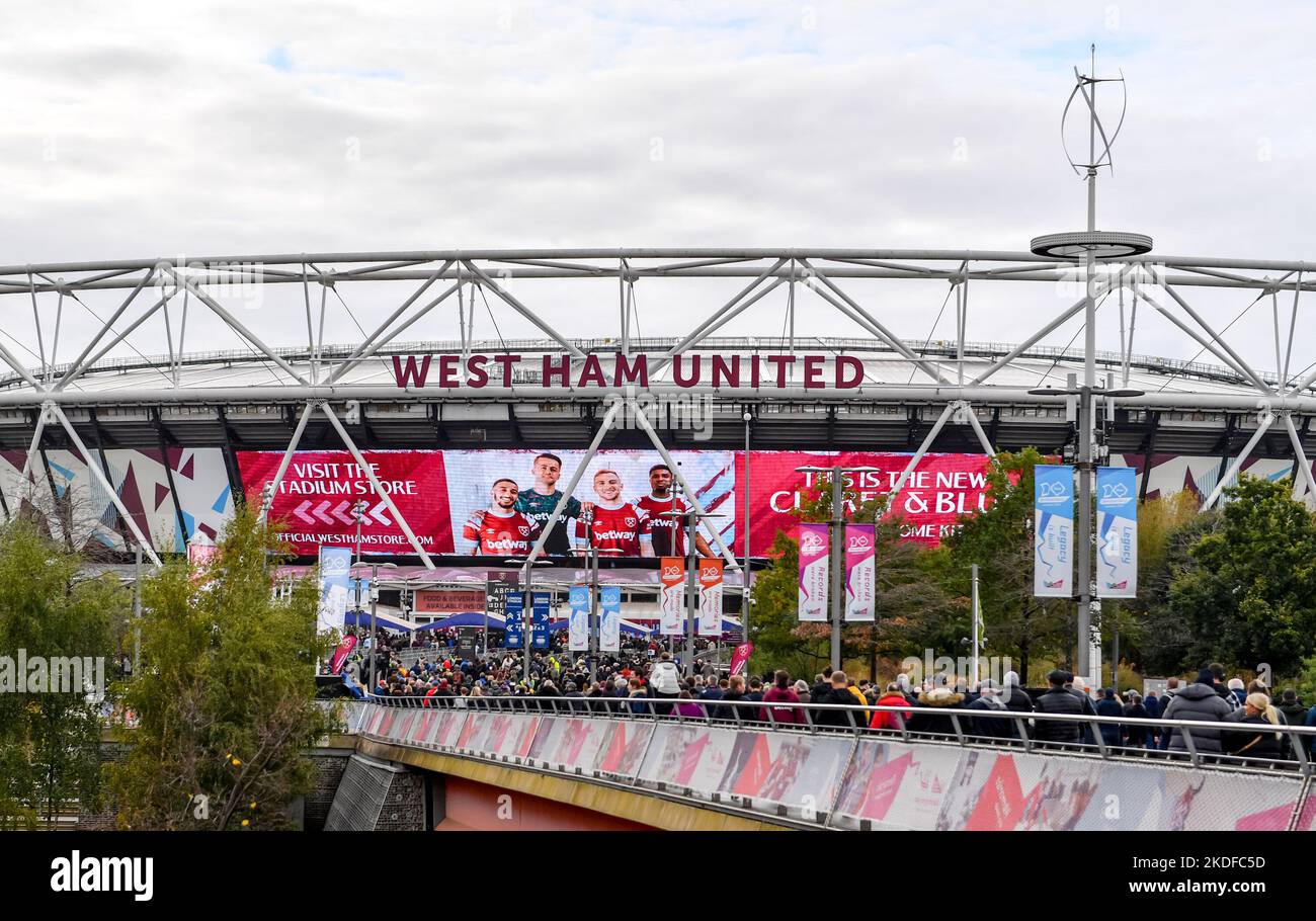 London, Großbritannien. 6. November 2022London, Großbritannien. 06.. November 2022. Das London Stadium ist bereit für das Premier League-Spiel zwischen West Ham United und Crystal Palace im London Stadium, Queen Elizabeth Olympic Park, London, England am 6. November 2022. Foto von Phil Hutchinson. Nur zur redaktionellen Verwendung, Lizenz für kommerzielle Nutzung erforderlich. Keine Verwendung bei Wetten, Spielen oder Veröffentlichungen einzelner Clubs/Vereine/Spieler. Kredit: UK Sports Pics Ltd/Alamy Live Nachrichten Stockfoto