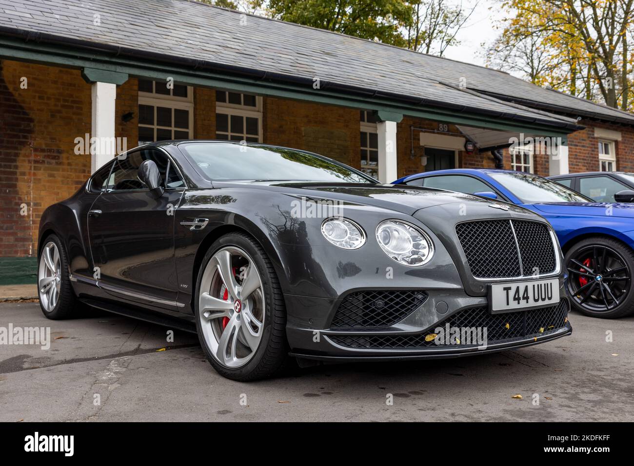 Bentley Continental GT S ‘T44 UUU’ wird auf der Scary Cars Assembly am 30.. Oktober 2022 im Bicester Heritage Centre ausgestellt Stockfoto