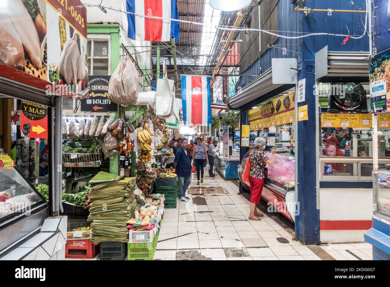 Einkäufer auf dem großen Zentralmarkt in San José, Costa Rica. Stockfoto