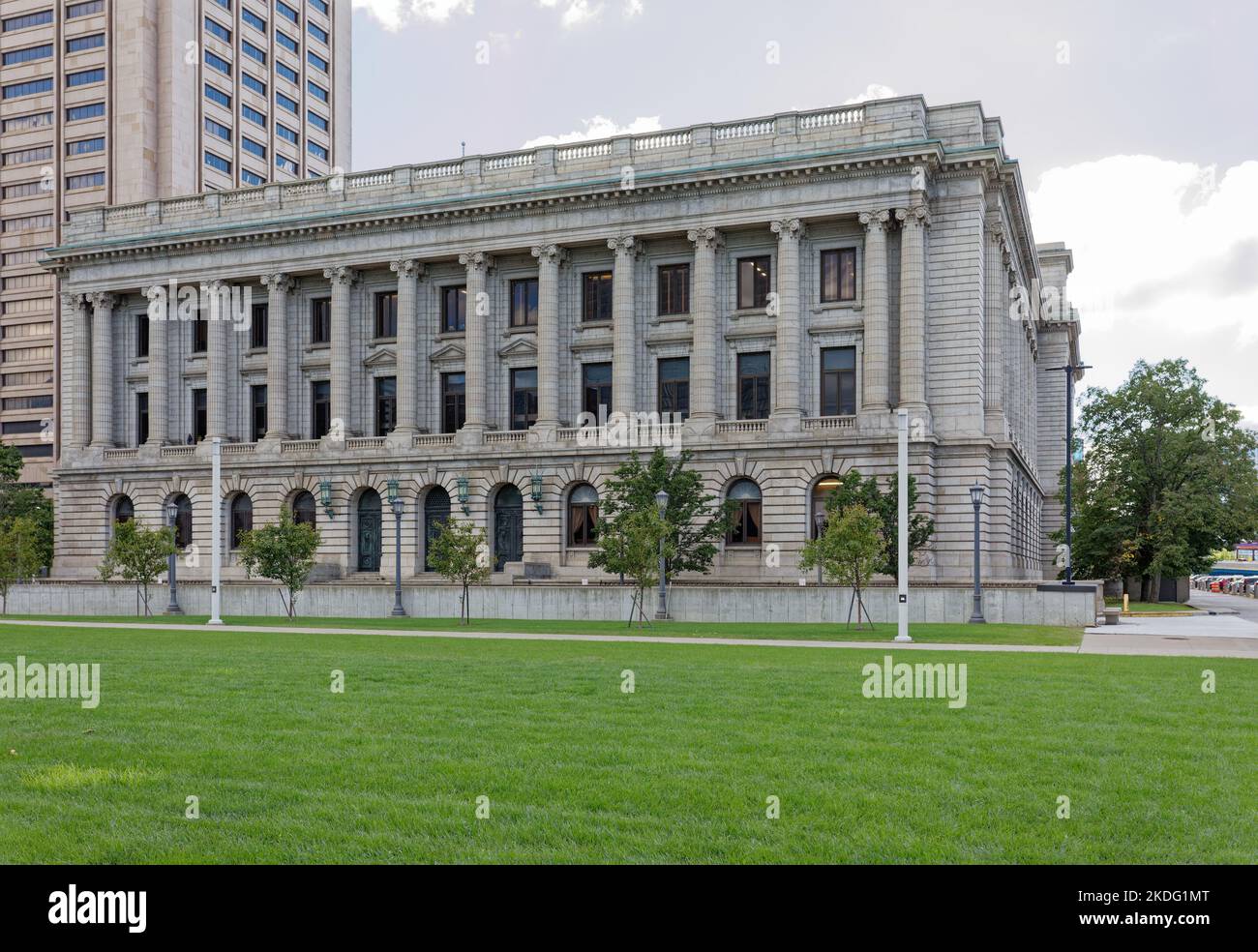 Das Cuyahoga County Court House ist ein visueller Zwilling des Cleveland City Hall, zwei Blocks östlich an der Lakeside Avenue. Stockfoto