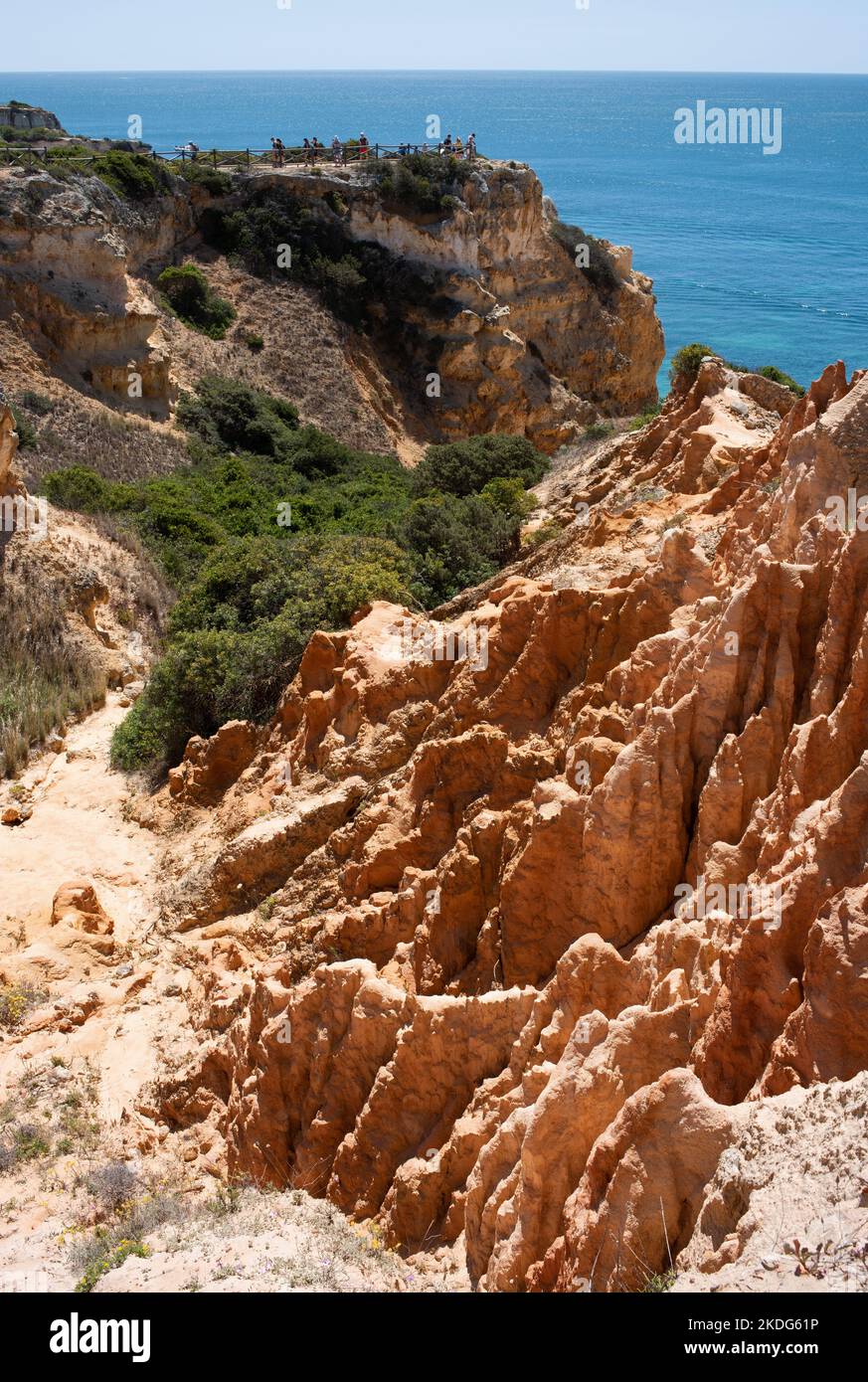 Wandern Sie entlang der sieben Hängetäler entlang der Küste der Algarve Stockfoto