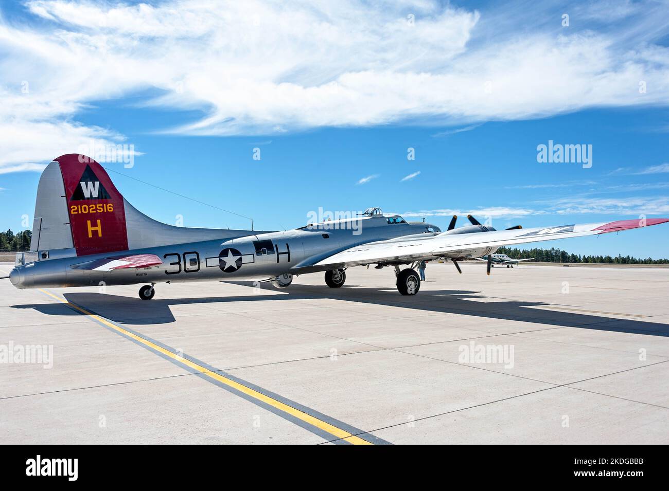 B17 Fliegender Fortress-Bomber Aluminium-bedecktes USAF-Kampfflugzeug aus dem 2. Weltkrieg, abgebildet in Flagstaff, Arizona, USA Stockfoto