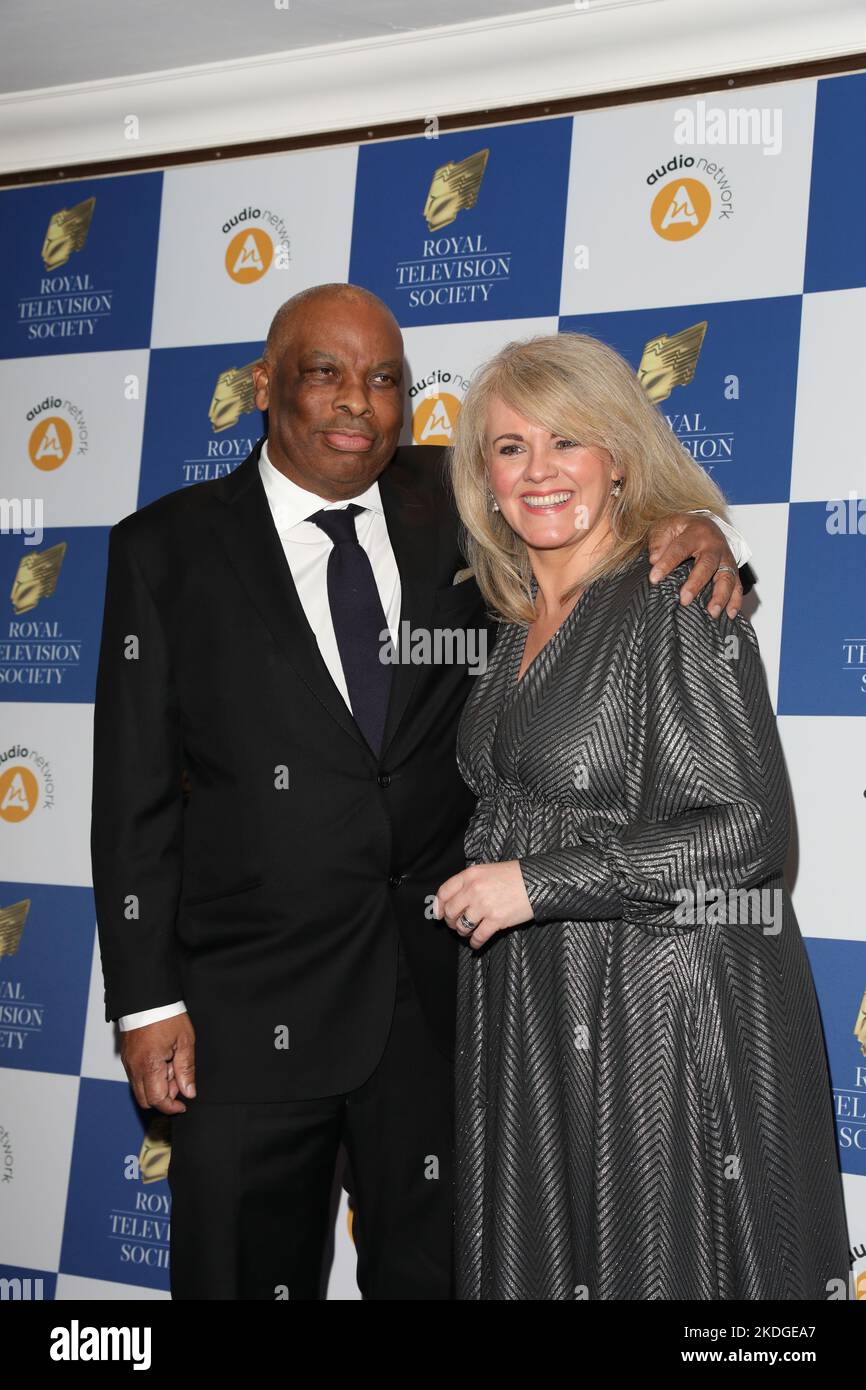 Sally Lindsay und Don Warrington nehmen an den Royal Television Society Program Awards im Grosvenor House Hotel in London Teil Stockfoto