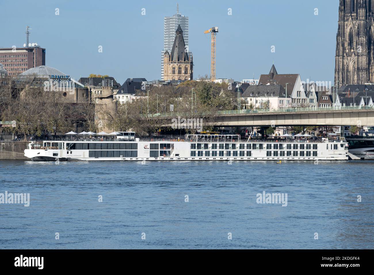 Flusskreuzfahrtschiff VIKING HERMOND in Köln, Deutschland Stockfoto