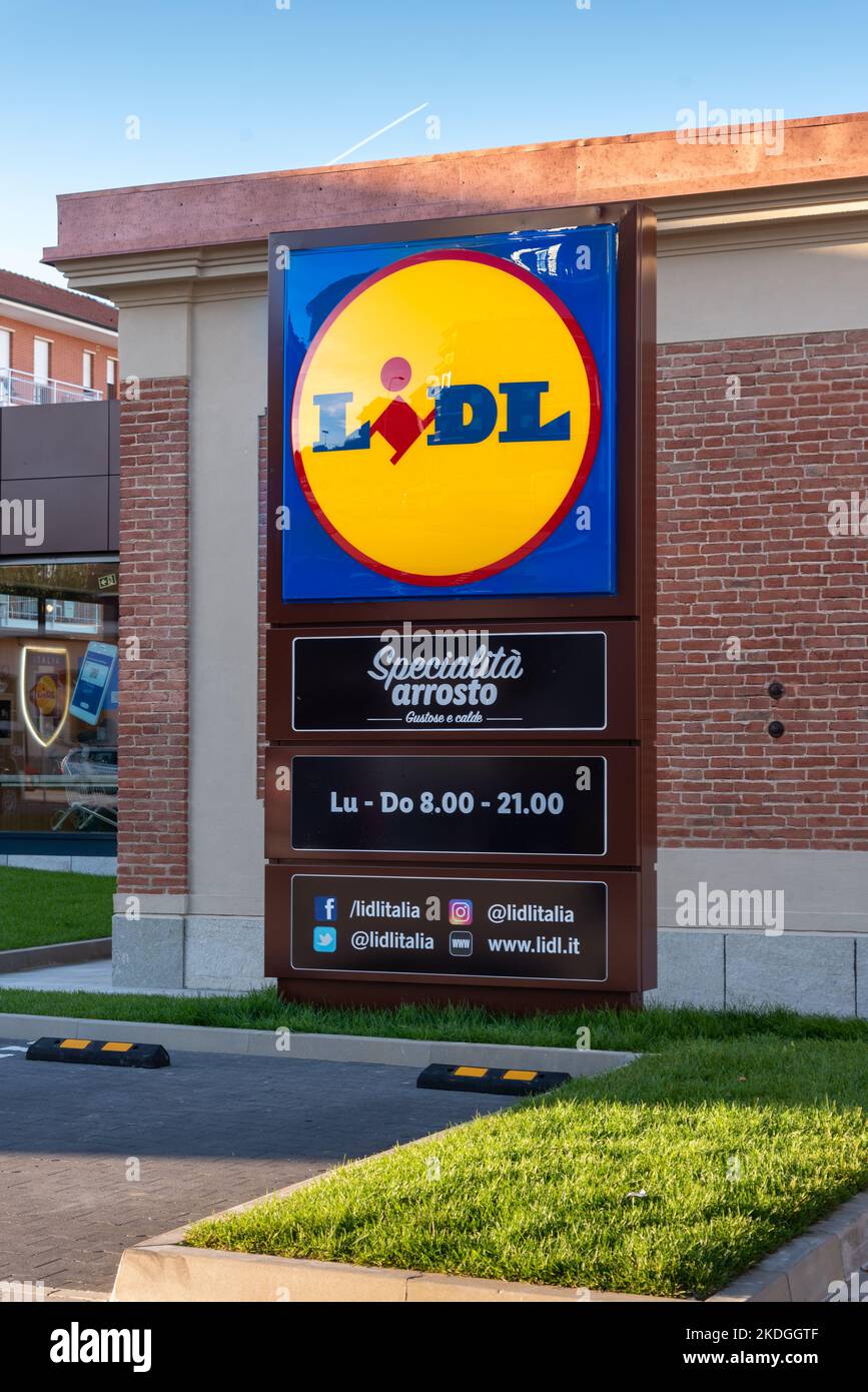 Carmagnola, Turin, Italien 05. November 2022 Das Lidl ItaliaZeichen