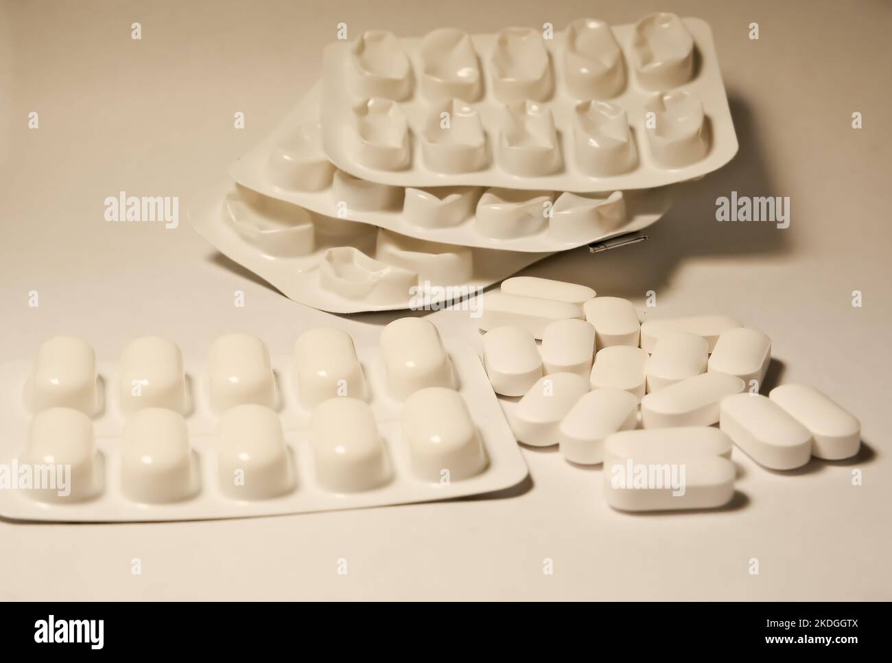 Tabletten . Weiße Tabletten. Nahaufnahme . das Konzept der Gesundheit, Behandlung. Stockfoto