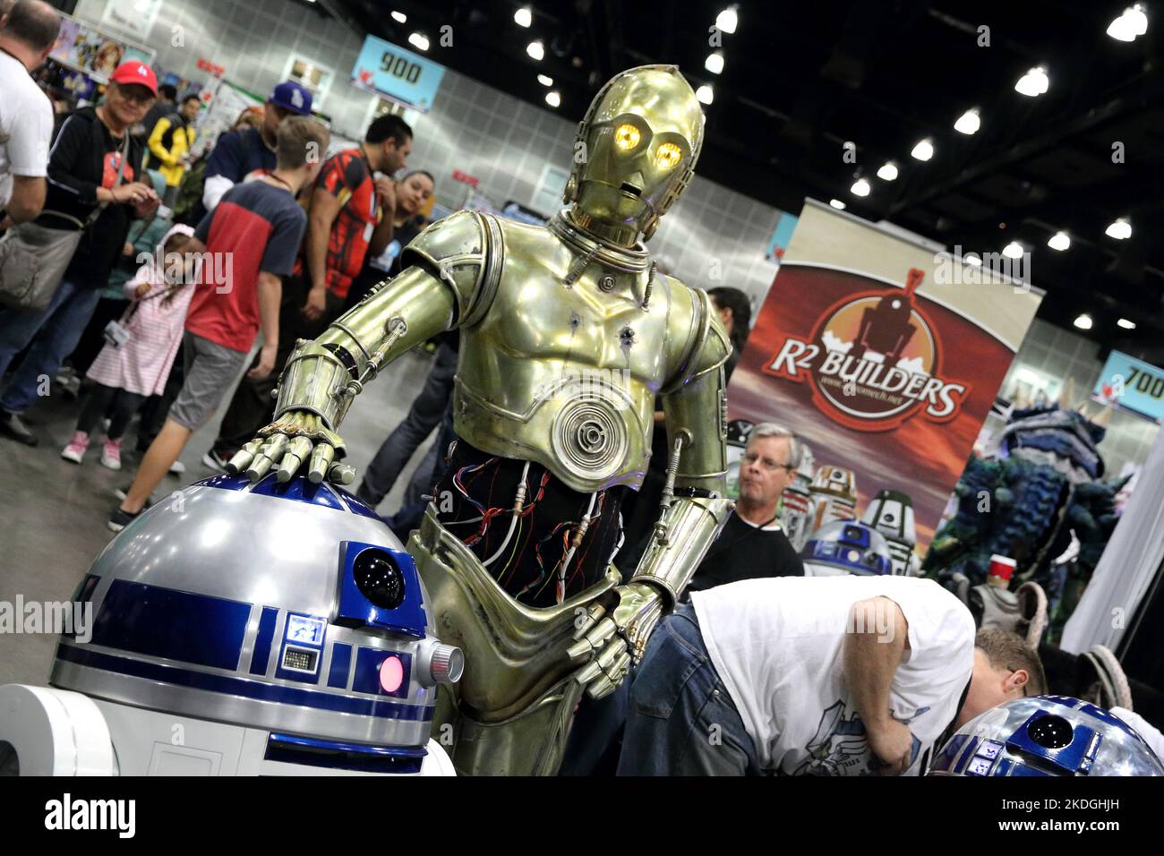 Los Angeles, USA - 03. NOV 2014: R2D2 und C3PO Roboter aus STAR Wars Film auf der Veranstaltung Comikaze Los Angeles. Cosplay Stockfoto