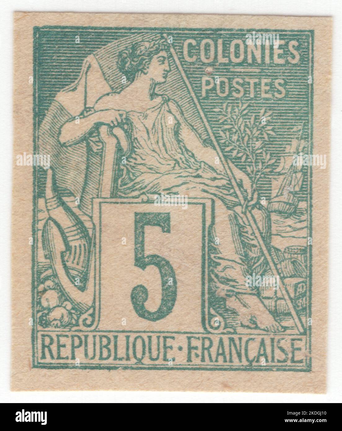 FRANZÖSISCHE KOLONIEN - 1881: Ein 5 Centimes Grün auf grünlicher Briefmarke, das allegorische weibliche Figur 'Commerce' zeigt, die allein sitzt und „KOLONIEN“ einschreibt. Serie Französische Kolonien von Alphee Dubois Stockfoto