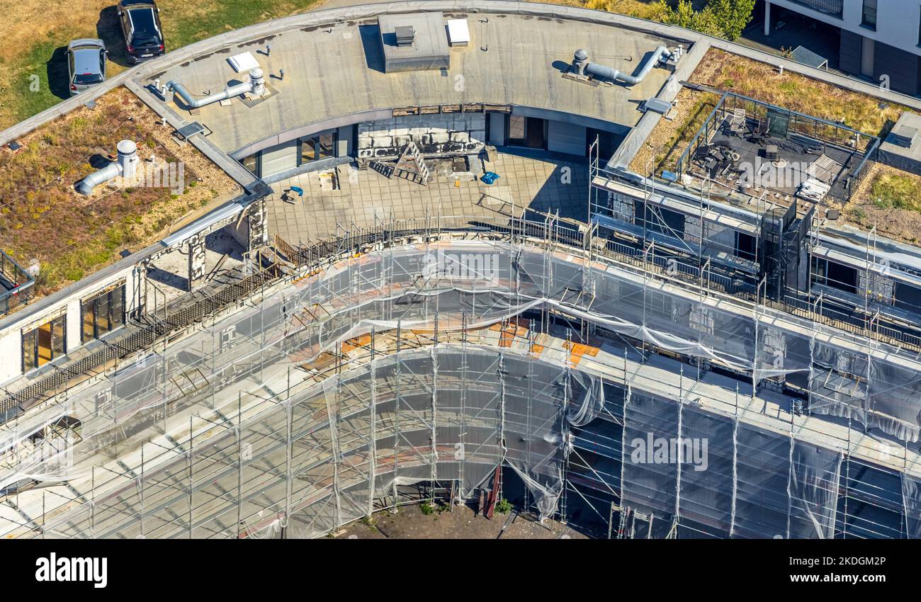 Luftaufnahme, Sanierung nach Großbrand im Wohngebäude Grüne Mitte, verkleidete Fassade, Westviertel, Essen, Ruhrgebiet, Nordrhein-Westfalen, Deutschland Stockfoto
