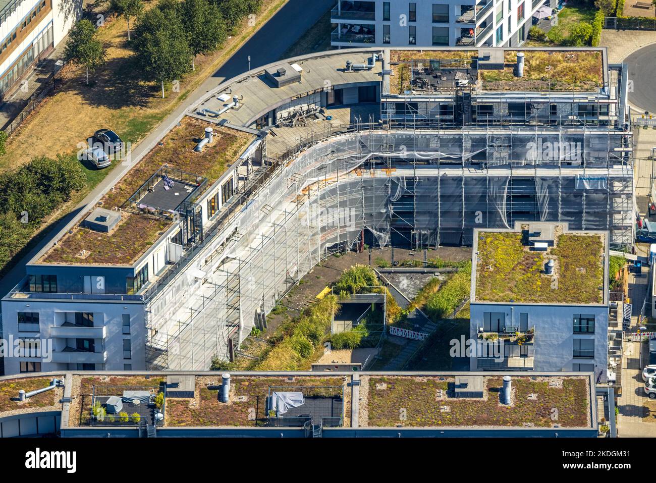 Luftaufnahme, Sanierung nach Großbrand im Wohngebäude Grüne Mitte, verkleidete Fassade, Westviertel, Essen, Ruhrgebiet, Nordrhein-Westfalen, Deutschland Stockfoto