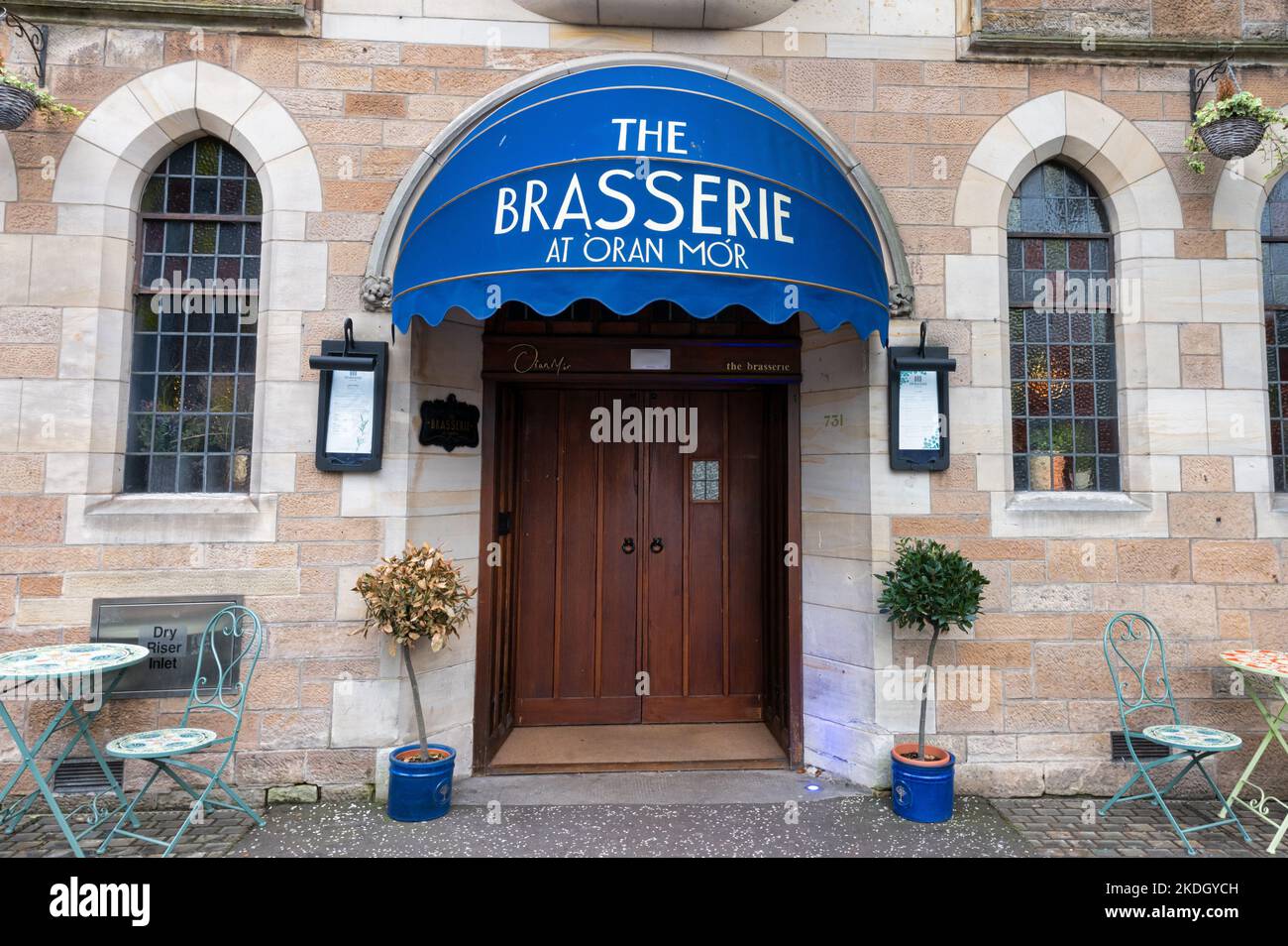 Glasgow, Großbritannien - 10. September 2022: Der Eingang zur Brasserie im Oran Mor im Zentrum von Glasgow, Schottland Stockfoto