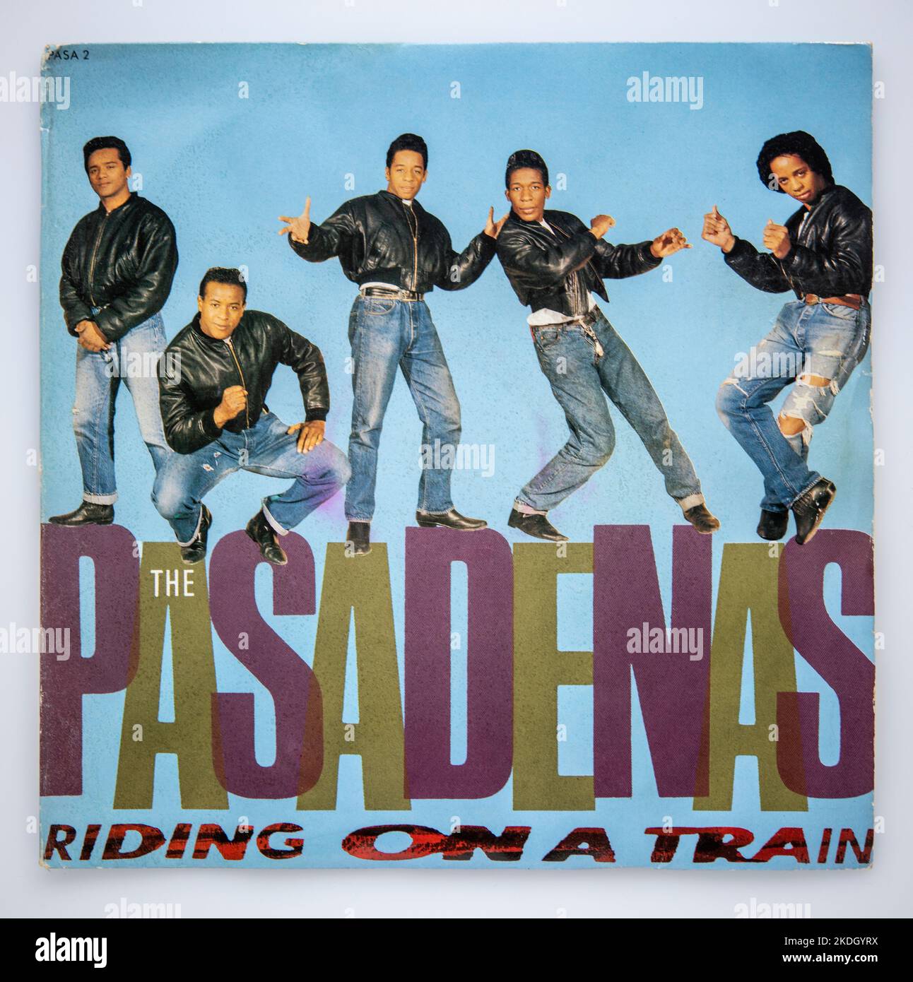 7 Zoll Vinyl-Cover der Single Riding on a Train von The Pasadenas, die 1988 veröffentlicht wurde Stockfoto