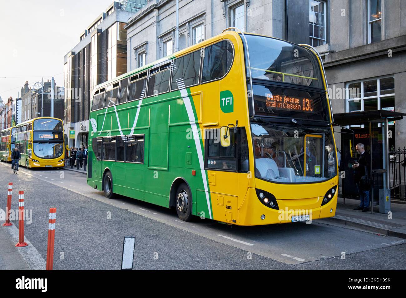 Transport für irland dublin Bus neue grüne und gelbe Lackierung Abtei Straße dublin republik irland Stockfoto