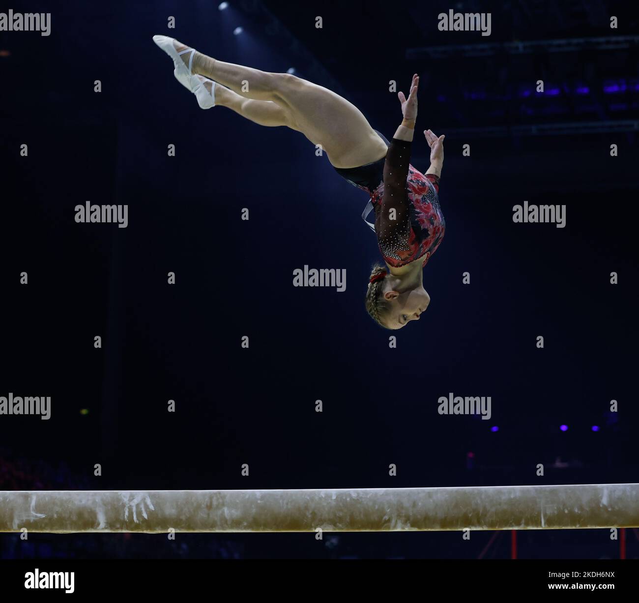 Liverpool, Großbritannien. 6.. November 2022, M&amp;S Bank Arena, Liverpool, England; Finale der Weltmeisterschaften der Kunstturnen 2022; Finalbeam des Frauenapparates - Elsabeth Blacke (CAN) Credit: Action Plus Sports Images/Alamy Live News Stockfoto