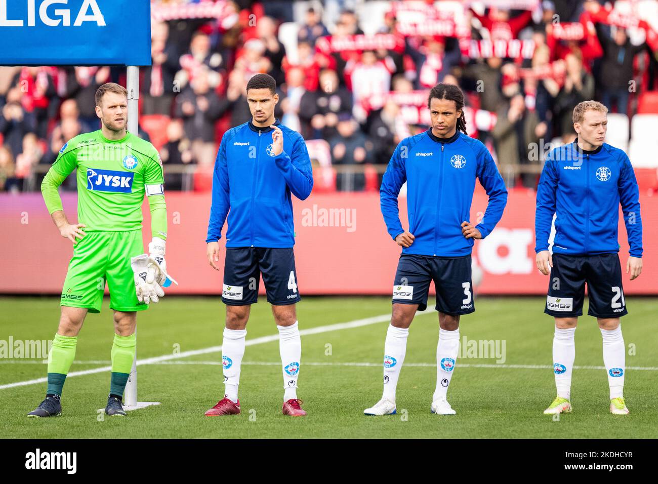 Aalborg, Dänemark. 06.. November 2022. Die Spieler von Silkeborg IF stehen für das Superliga-Spiel 3F zwischen Aalborg Boldklub und Silkeborg IF im Aalborg Portland Park in Aalborg an. (Foto: Gonzales Photo/Alamy Live News Stockfoto