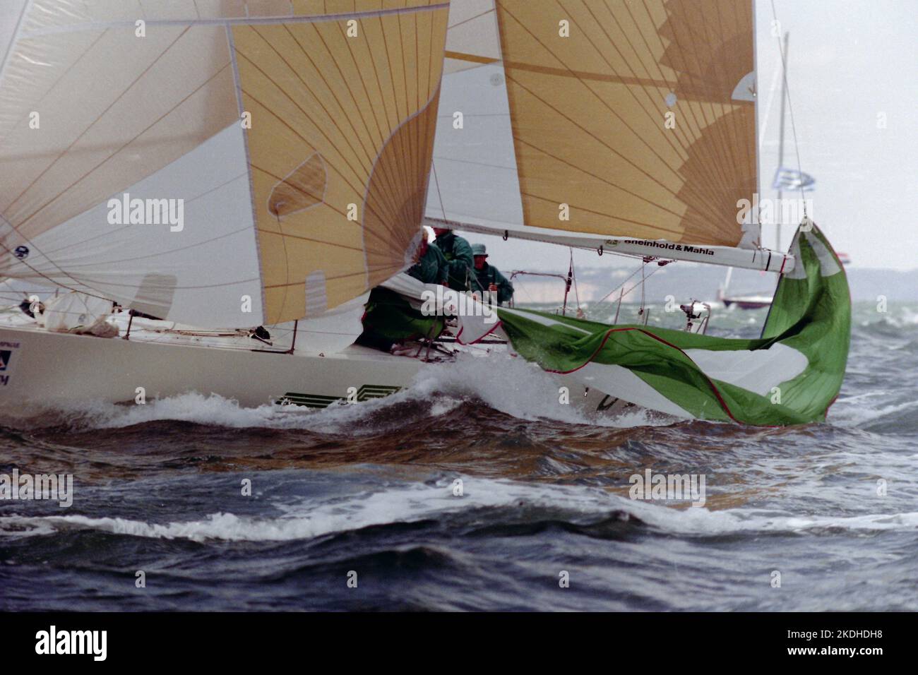 AJAXNETPHOTO. 1ST. AUGUST 1989. WESTERN SOLENT, ENGLAND. - ADMIRAL'S CUP 1989 - 4TH KÜSTENRENNEN - PINTA (GER) - SKIPPER ALEX HAGEN & THOMAS JUNGBLOT. FOTO: JONATHAN EASTLAND/AJAX REF:1331081 158 Stockfoto