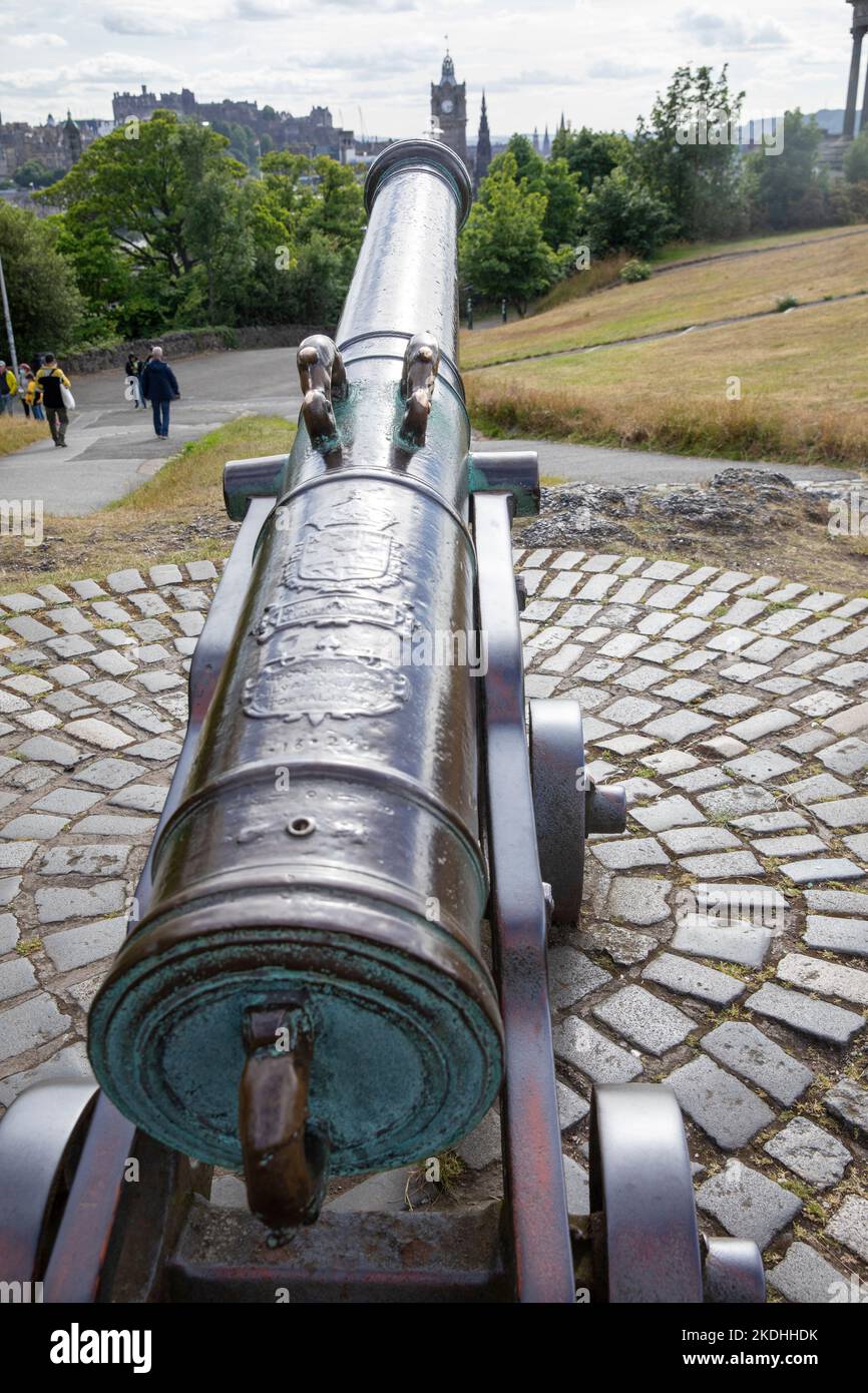 Die portugiesische Kanone auf Calton Hill Edinburgh, im 15.. Jahrhundert gegossen, eine von 6 ursprünglichen Kanonen, Edinburgh, Schottland, Großbritannien Stockfoto