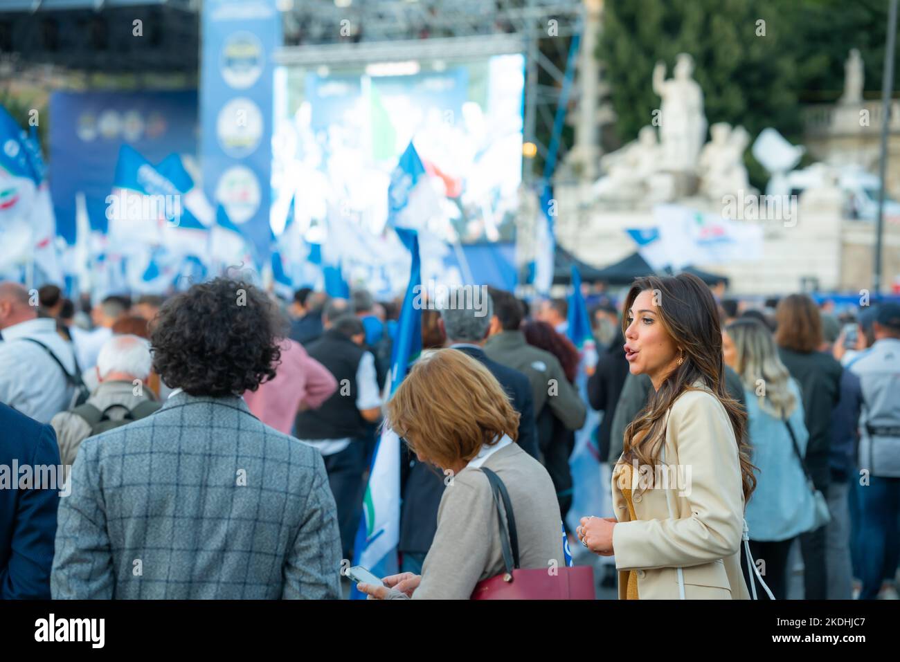 Anhänger der rechten italienischen Allianz nehmen an einer Abschlusskundgebung in Rom Teil Stockfoto