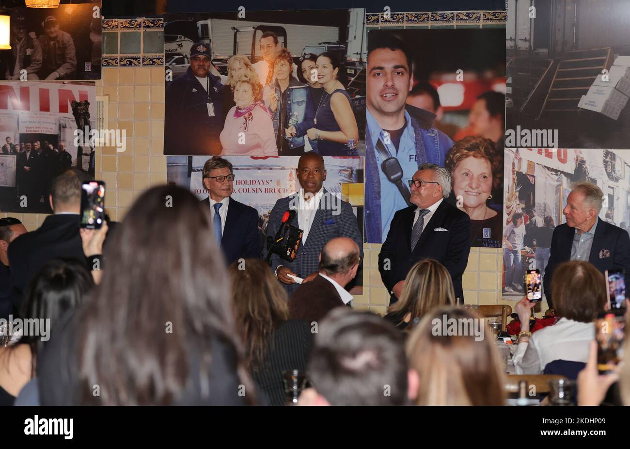 New York, NY, USA. 6.. November 2022. Sacs Place, Astoria, Queens, New York, USA, 06. November 2022 - Bürgermeister Adams gibt bei der 99.. Festaktie von Giuseppa (Josephina) Vendome, einem Helden aus dem Jahr 9/11, eine Rede ab und präsentiert heute eine Proklamation im UN-Hauptquartier in New York City.Foto: Luiz Rampelotto/EuropaNewswire.BILDNACHWEIS ERFORDERLICH. (Bild: © Luiz Rampelotto/ZUMA Press Wire) Bild: ZUMA Press, Inc./Alamy Live News Stockfoto