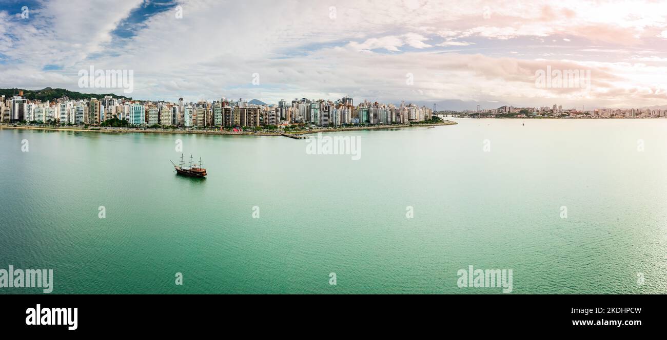 Panoramablick auf die Küste in der Stadt Florianopolis, Brasilien Stockfoto