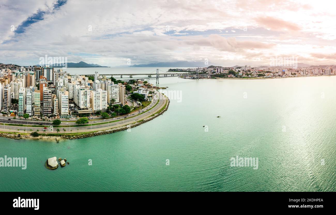 Panoramablick auf die Küste in der Stadt Florianopolis, Brasilien Stockfoto