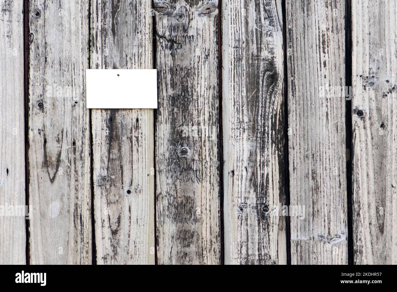 Namensschild auf dem Hintergrund der Holzwand Stockfoto