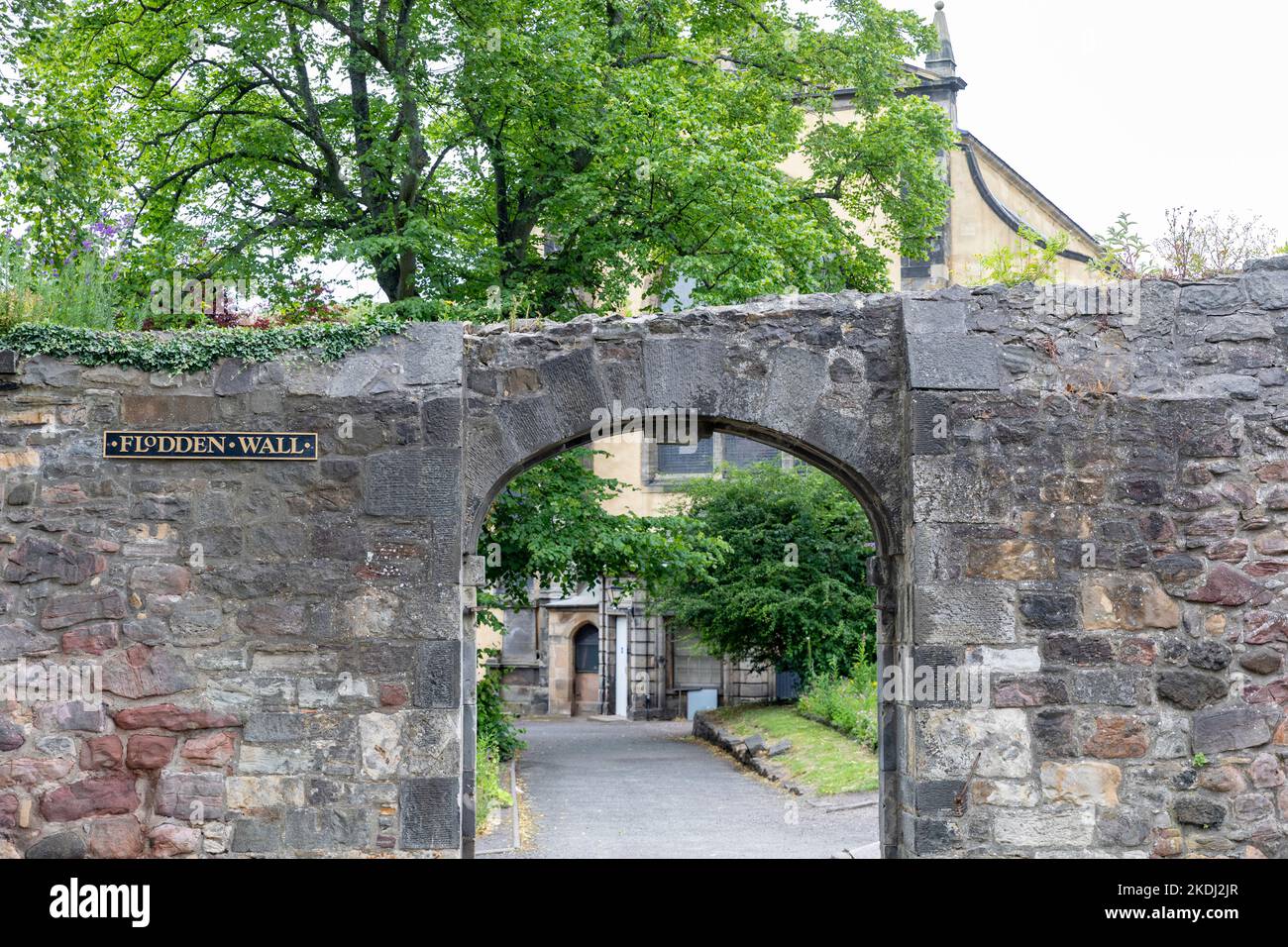 Überreste der Flodden-Mauer, die im 16.. Jahrhundert als Verteidigungsmauer um Edinburgh in Schlachten gegen englische Truppen, Greyfriars, Edinburghs Stadtzentrum erbaut wurde Stockfoto