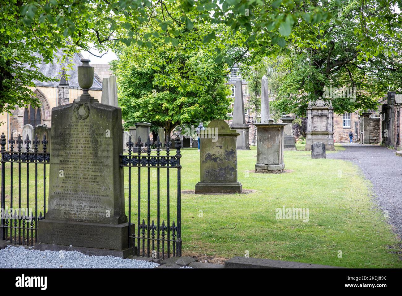 Greyfriars kirkyard kirk im Stadtzentrum von Edinburgh, Schottland, Großbritannien, Sommer 2022 Stockfoto