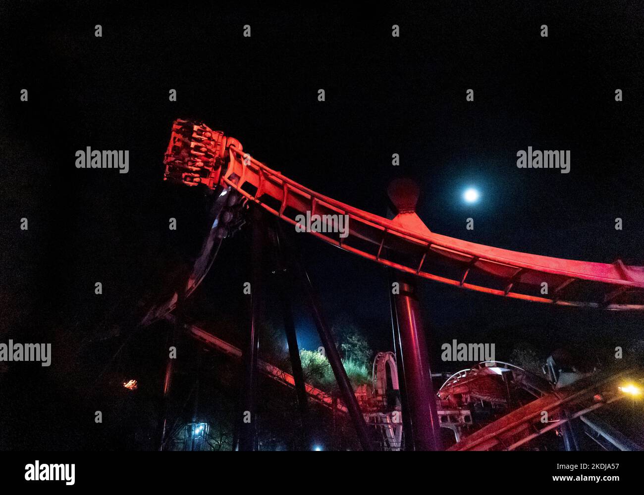 NUR im Bild ist eine der letzten Fahrten von Nemesis im Alton Towers Resort in Staffordshire zu sehen, bevor sie bis 2024 für eine Renovierung geschlossen wird. Bilddatum: Sonntag, 6. November 2022. Stockfoto