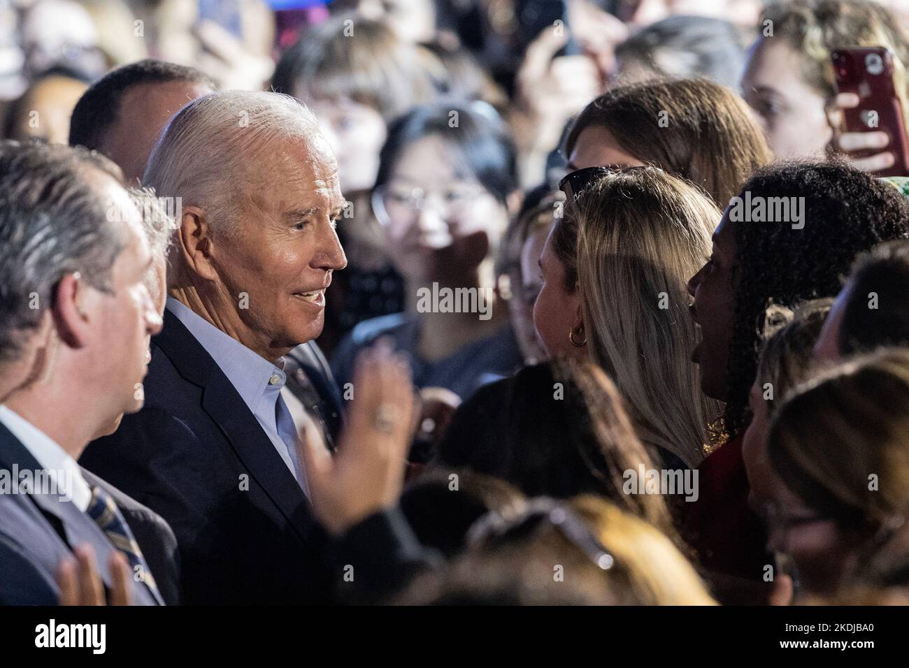 Bronxville, Usa. 06.. November 2022. Präsident Joseph Biden Jr. begrüßt