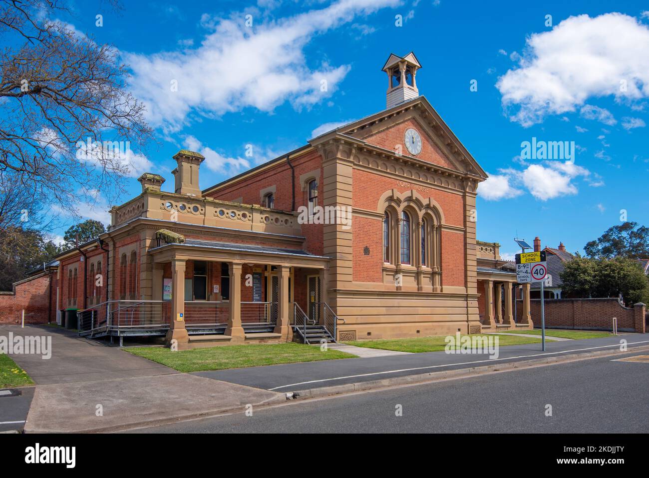 Das Singleton Court House ist ein Beispiel für viktorianische, italienische öffentliche Gebäude und wurde 1868 nach einem Entwurf des kolonialen Architekten James Barnett erbaut Stockfoto