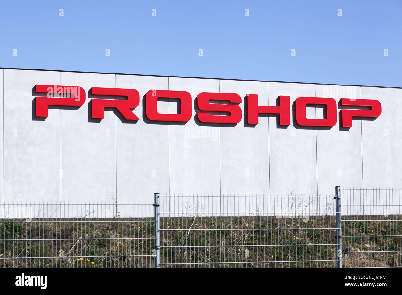 Hojbjerg, Dänemark - 17. April 2022: ProShop-Gebäude. ProShop ist ein Online-Shop, der Geschäfts- und Unterhaltungselektronik sowie Multimedia-Produkte verkauft Stockfoto