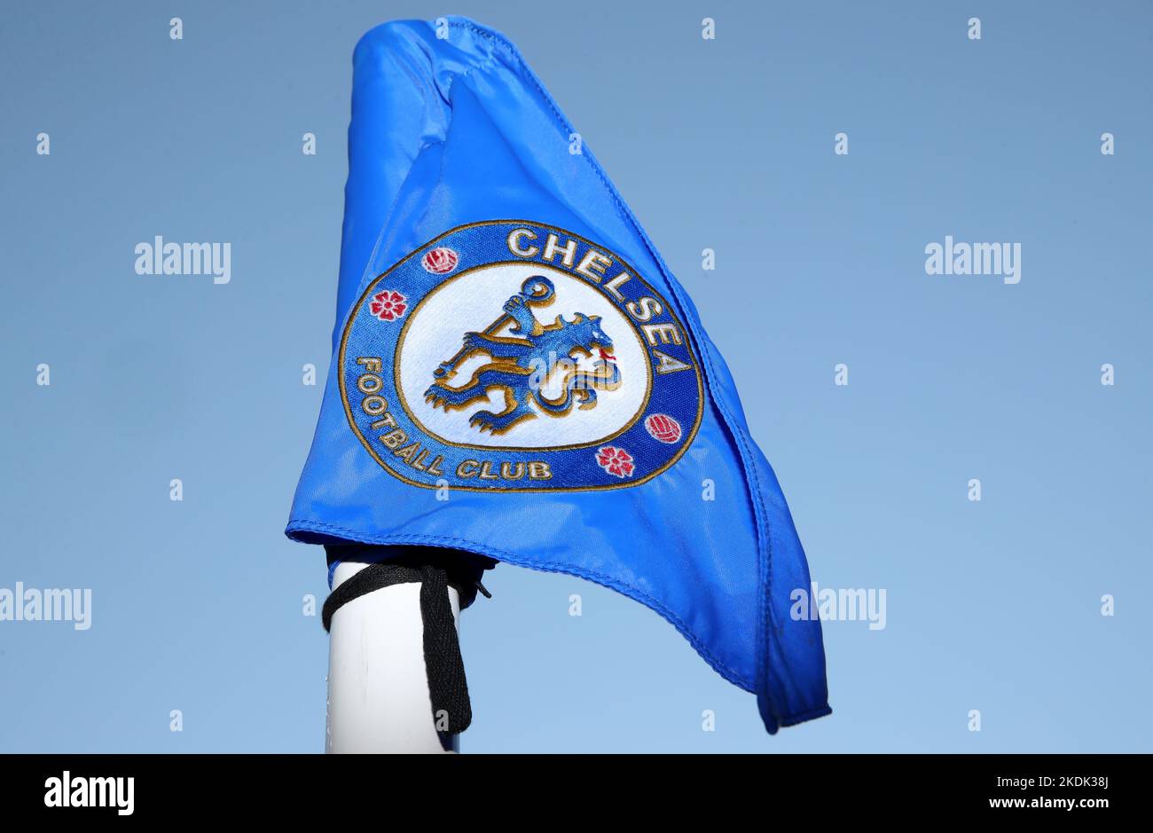 Aktenfoto vom 22-01-2017 einer Chelsea-Eckflagge an der Stamford Bridge, London. Chelsea wurde in den letzten 16 der Champions League gegen Borussia Dortmund gezogen. Ausgabedatum: Montag, 7. November 2022. Stockfoto