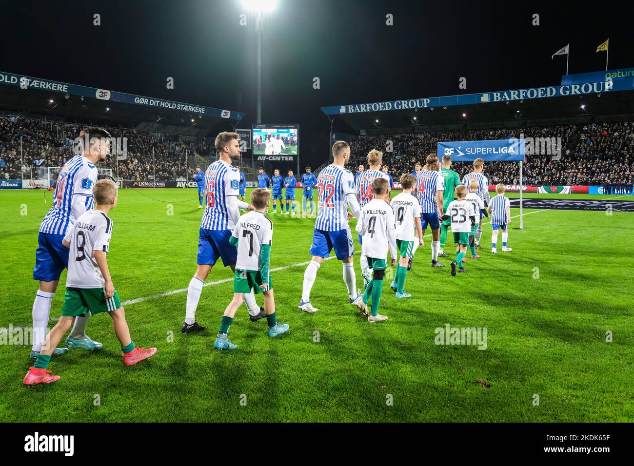 Odense, Dänemark. 06.. November 2022. Die Spieler von ob nehmen am Superliga-Spiel 3F zwischen Odense Boldklub und Broendby IF im Nature Energy Park in Odense Teil. (Foto: Gonzales Photo/Alamy Live News Stockfoto