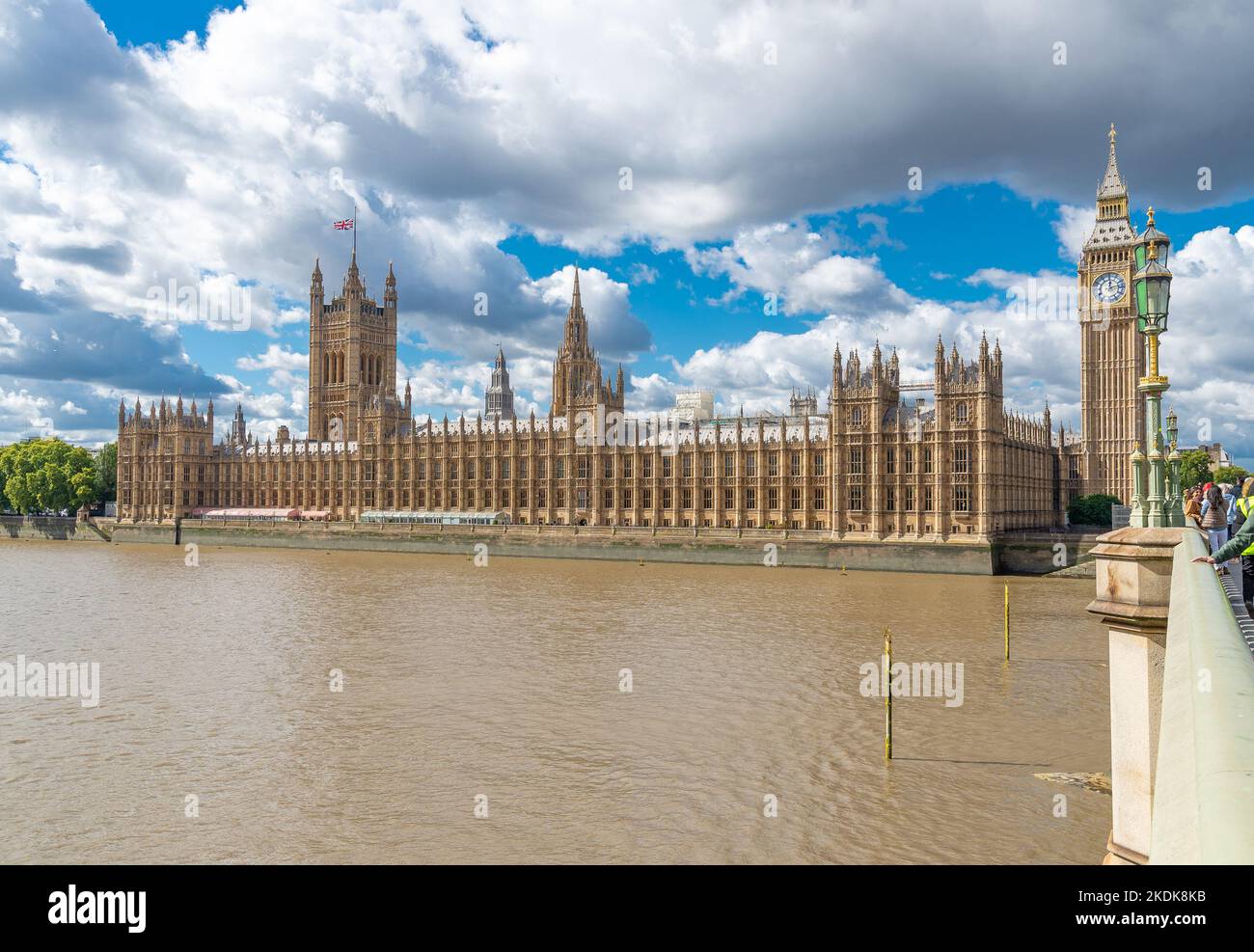 Der Palast von Westminster, Houses of Parliament, am Nordufer der Themse in der City of Westminster, Central London, England, Großbritannien Stockfoto