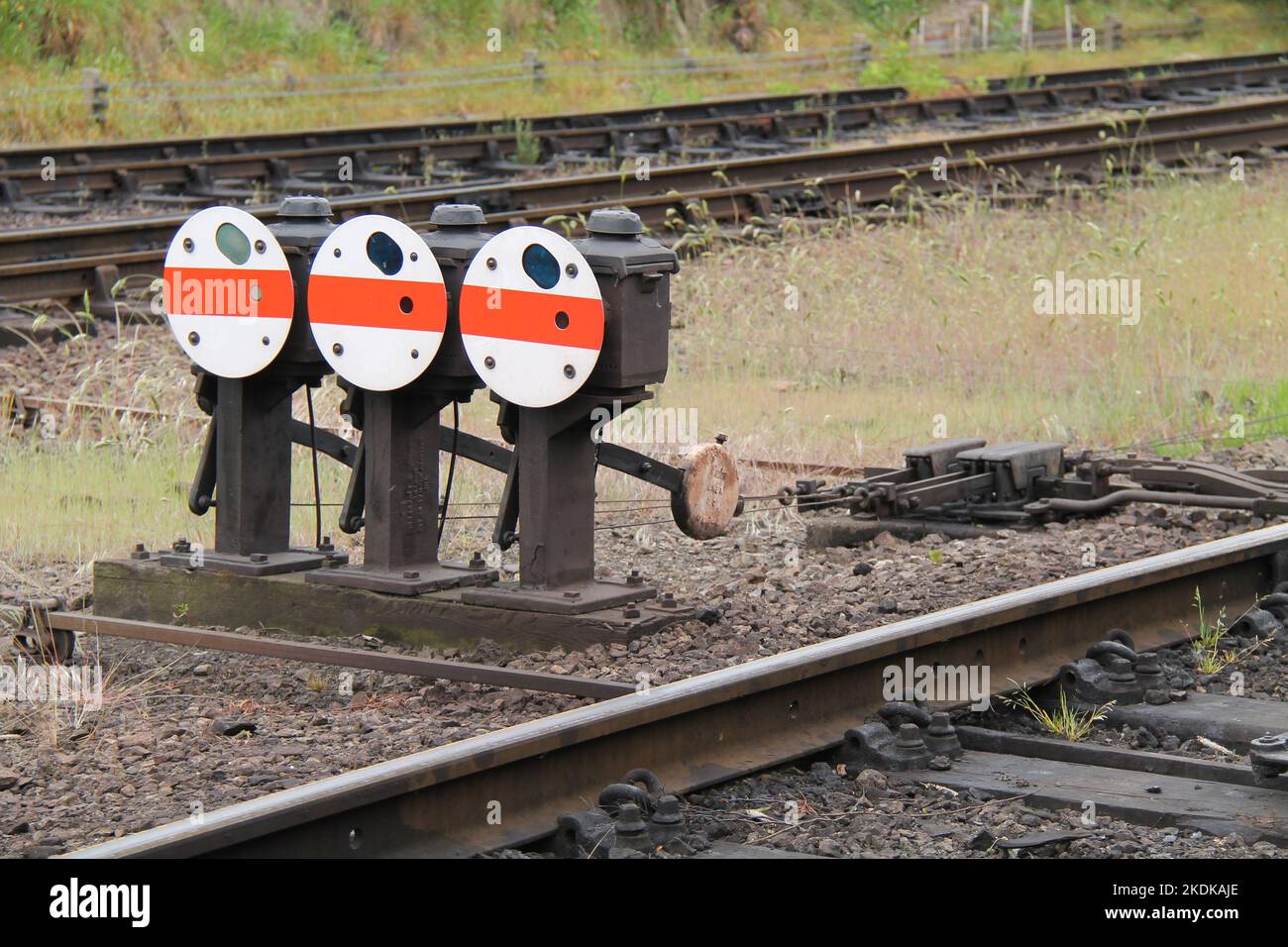Ein Satz von Hebeln und Signalen für Bahnhofspunkte. Stockfoto