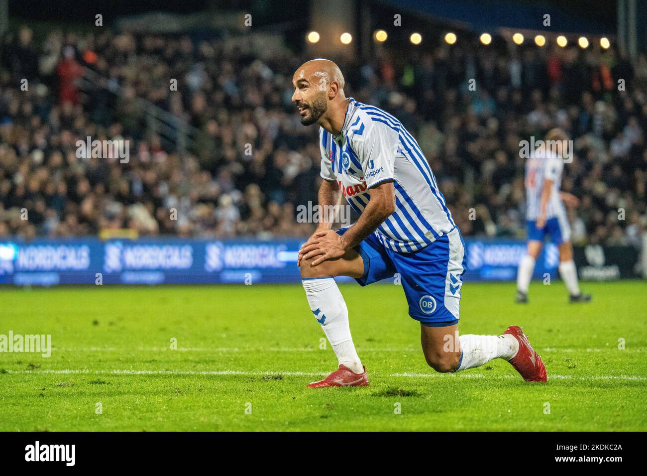 Odense, Dänemark. 06.. November 2022. Issam Jebali (7) von ob beim Superliga-Spiel 3F zwischen Odense Boldklub und Broendby IF im Nature Energy Park in Odense. (Foto: Gonzales Photo/Alamy Live News Stockfoto