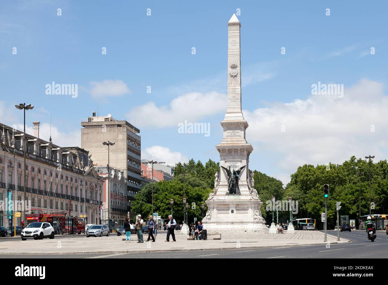 Lissabon, Portugal - 01 2018. Juni: Das Denkmal für die Restauratoren (Portugiesisch: Monumento aos Restauradores) ist ein Denkmal auf dem Restauradores-Platz Stockfoto