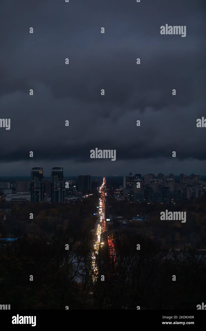 KIEW, UKRAINE - 03. Nov 2022: Blackout in der ukrainischen Hauptstadt ...