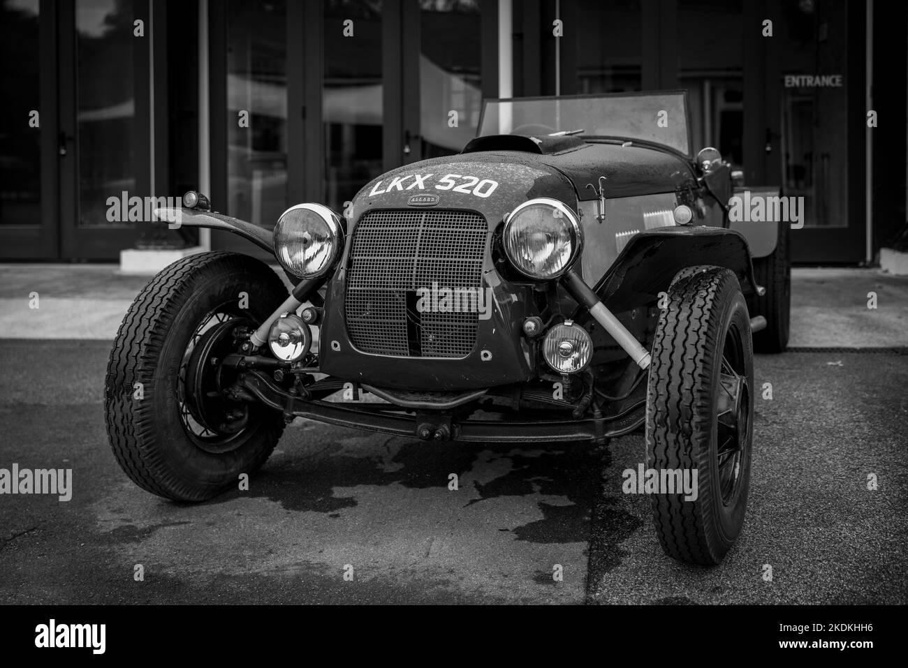 1948 Allard Mercury Special ‘LKX 520’ auf der Scary Cars Assembly, die am 30.. Oktober 2022 im Bicester Heritage Center stattfand, ausgestellt Stockfoto