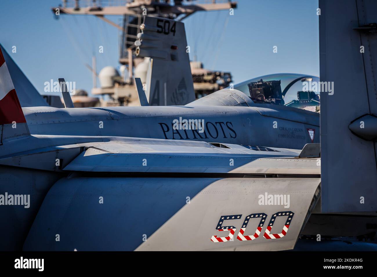 Tour des amerikanischen Flugzeugträgers USS George W. Bush. Fünftausend amerikanische Seeleute des Flugzeugträgers USS George H. W. Bush verbrachten nach der im Mittelmeer stattfindenden Kampfübung Neptun Strike 22,2 fast fünf Tage Urlaub in Split und Umgebung. An dem die kroatische Marine mit einer Reihe von NATO-Verbündeten mit ihrem Raketenschiff „Dubrovnik“ teilnahm. Dieser Flugzeugträger ist der zehnte und letzte der Nimitz-Klasse und nach dem US-Präsidenten Bush (Senior) von 42. benannt, der ebenfalls als erster ehemaliger Präsident diese Ehre erhielt. Es ist genau 333 Meter lang, und re Stockfoto