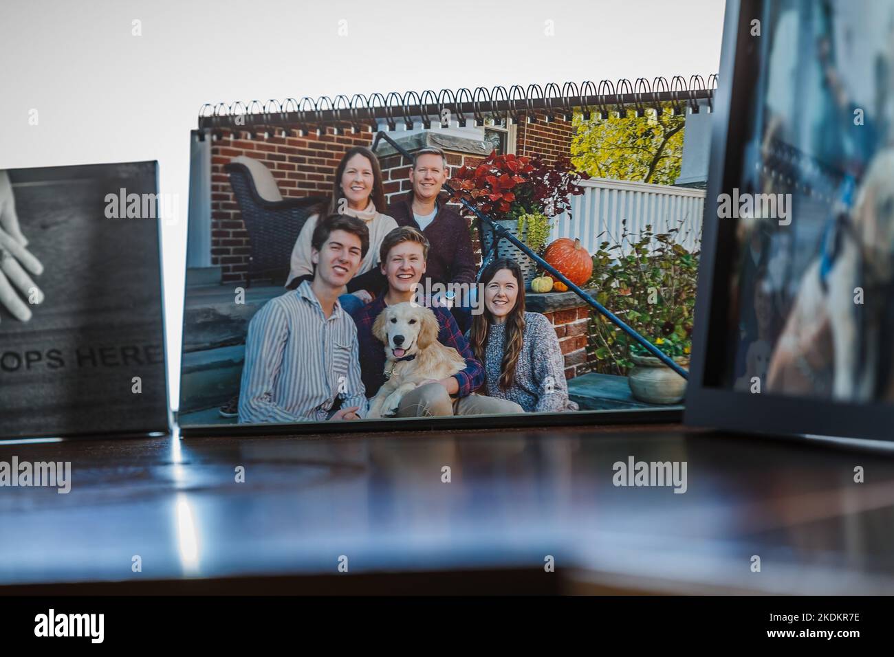 Tour des amerikanischen Flugzeugträgers USS George W. Bush. Fünftausend amerikanische Seeleute des Flugzeugträgers USS George H. W. Bush verbrachten nach der im Mittelmeer stattfindenden Kampfübung Neptun Strike 22,2 fast fünf Tage Urlaub in Split und Umgebung. An dem die kroatische Marine mit einer Reihe von NATO-Verbündeten mit ihrem Raketenschiff „Dubrovnik“ teilnahm. Dieser Flugzeugträger ist der zehnte und letzte der Nimitz-Klasse und nach dem US-Präsidenten Bush (Senior) von 42. benannt, der ebenfalls als erster ehemaliger Präsident diese Ehre erhielt. Es ist genau 333 Meter lang, und re Stockfoto