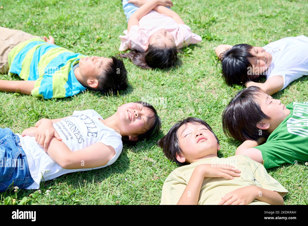 Japanische Kinder im Stadtpark Stockfoto
