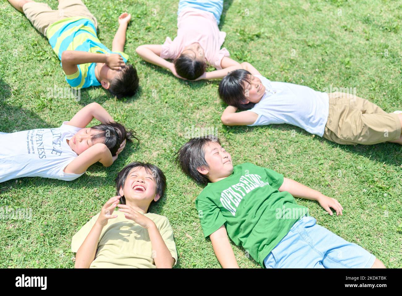 Japanische Kinder im Stadtpark Stockfoto