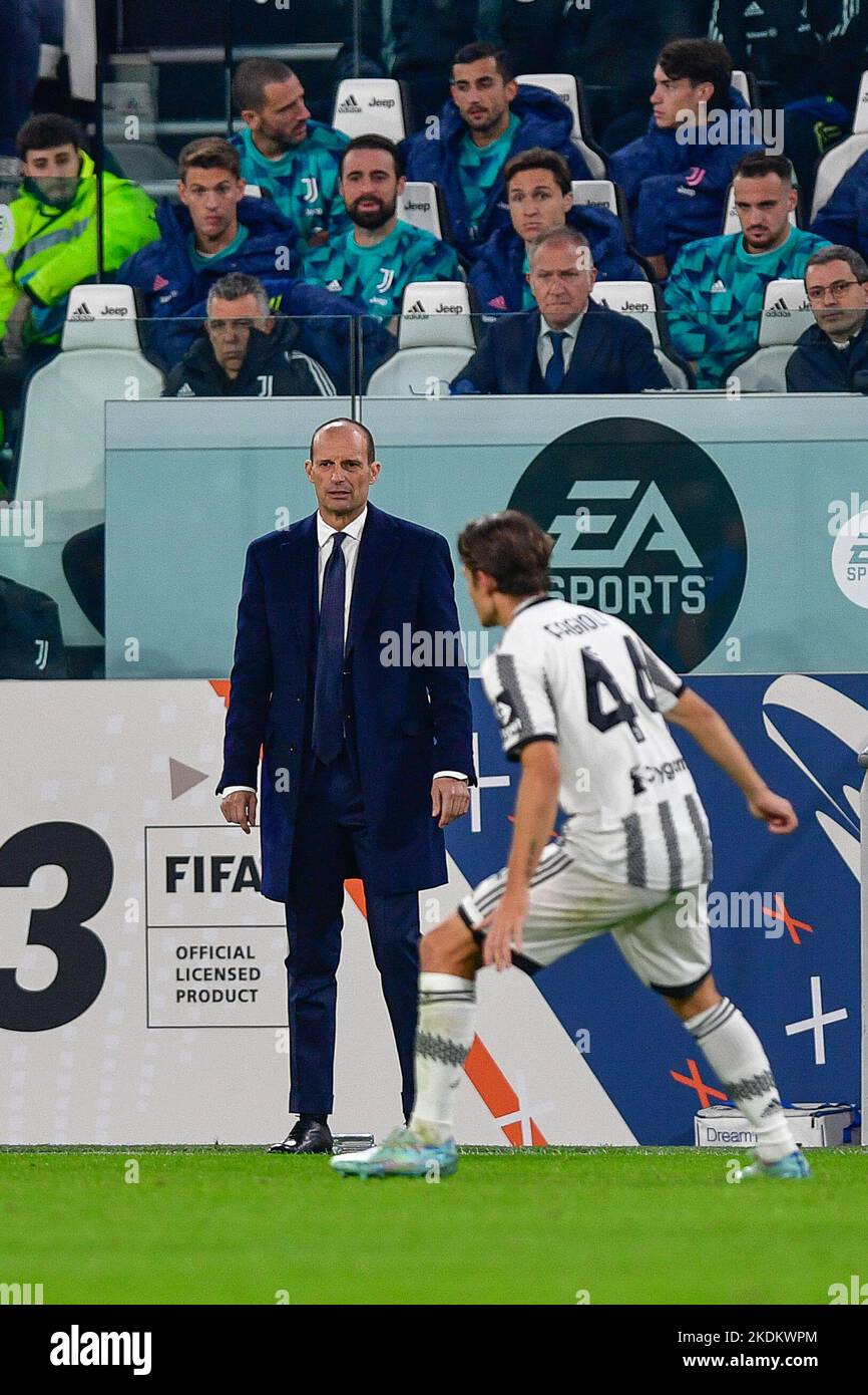 Turin, Italien. 06.. November 2022. Cheftrainer Massimiliano Allegri aus Juventus sah während des Serie-A-Spiels zwischen Juventus und Inter im Allianz-Stadion in Turin. (Foto: Gonzales Photo/Alamy Live News Stockfoto