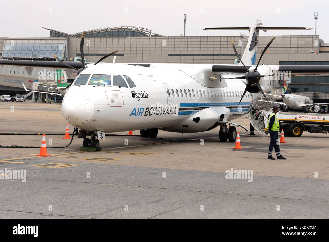 Flugzeug in Botswana. Ein ATR 72 Propellerflugzeug auf Johannesburg ODER dem Tambo International Airport, Johannesburg. Air Botswana Airline. Afrikanische Fluggesellschaft. Stockfoto