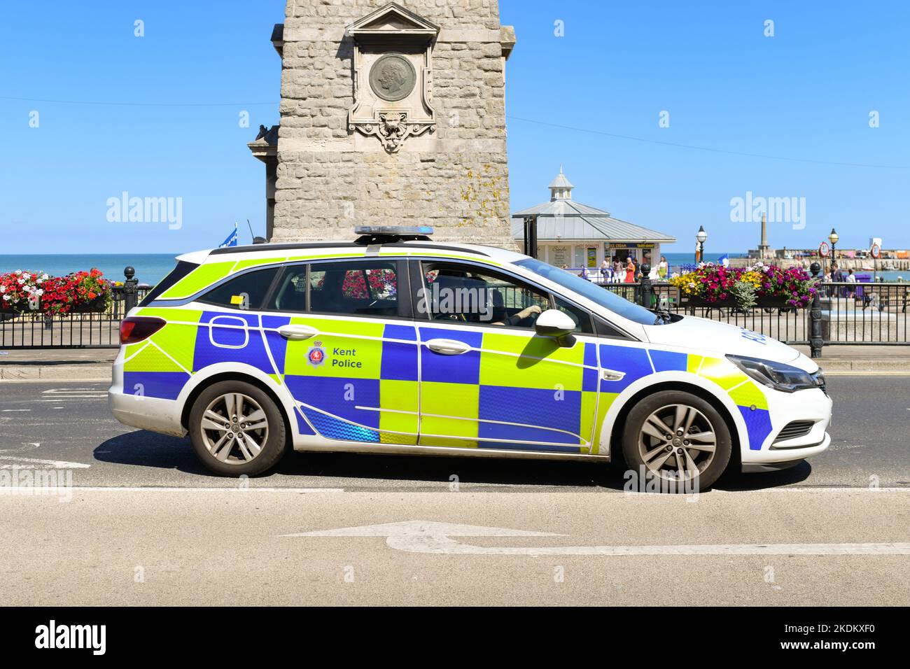 Kent Police Car am Margate Sea Front im Sommer - Margate, Kent, Großbritannien Stockfoto