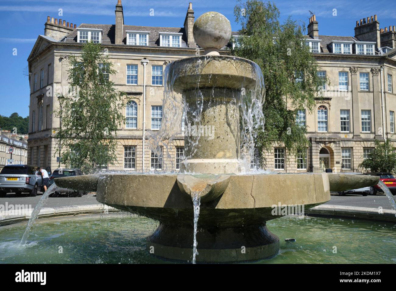 Historischer Wahrzeichen-Brunnen am Laura Place in der georgianischen Stadt Bath Somerset England Großbritannien Stockfoto