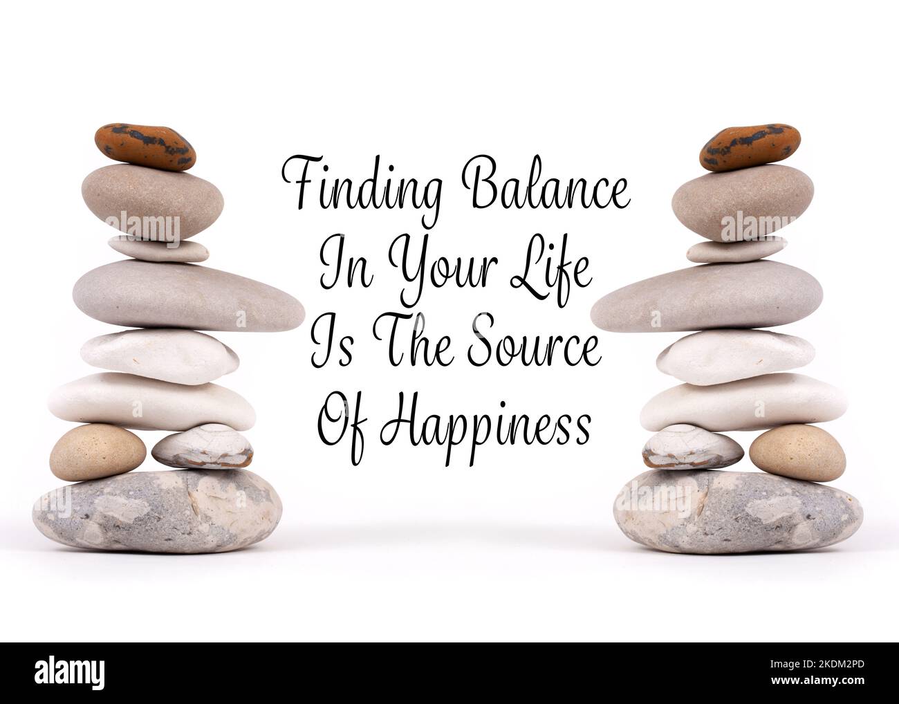 „Zen Balance in life“-Slogan. Zwei Stapel natürlicher Buchenzens, isoliert auf weißem Hintergrund Stockfoto