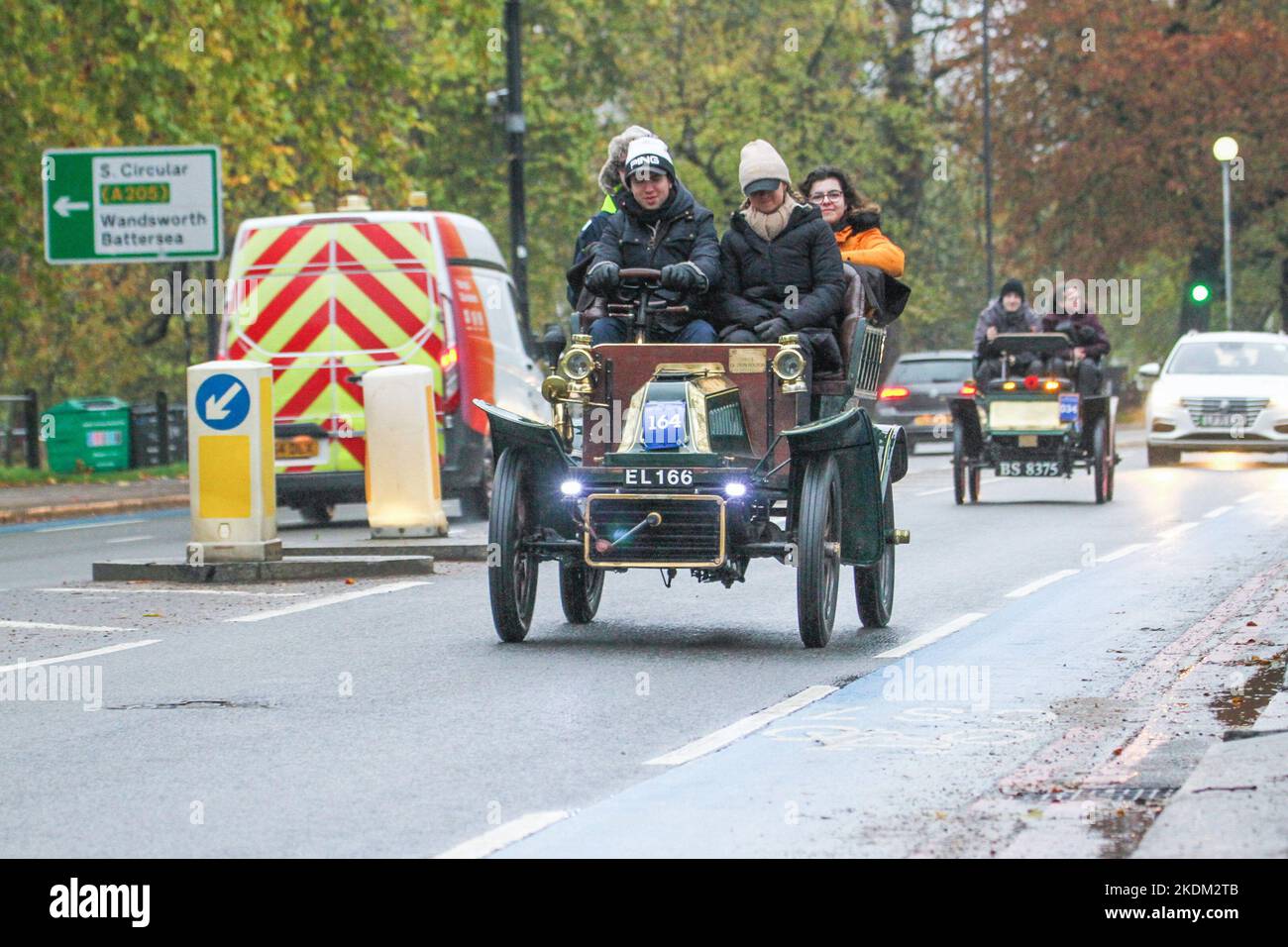London, Großbritannien. 06.. November 2022. Ein De Dion Bouton Oldtimer aus dem Jahr 1903, der bei Clapham Common gesehen wurde, nimmt an der Ausgabe 2022 des Veteran Car Run Teil. Mehr als 350 Oldtimer nahmen am jährlichen RM Sotheby's London to Brighton Veteran Car Run Teil. Die 60 Meilen lange Reise zur Sussex-Küste begann um 6am Uhr im Hyde Park in London. Kredit: SOPA Images Limited/Alamy Live Nachrichten Stockfoto